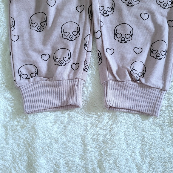 Chaser Skull💀 and Hearts💕 Sweatpants - NWT - Picture 5 of 13